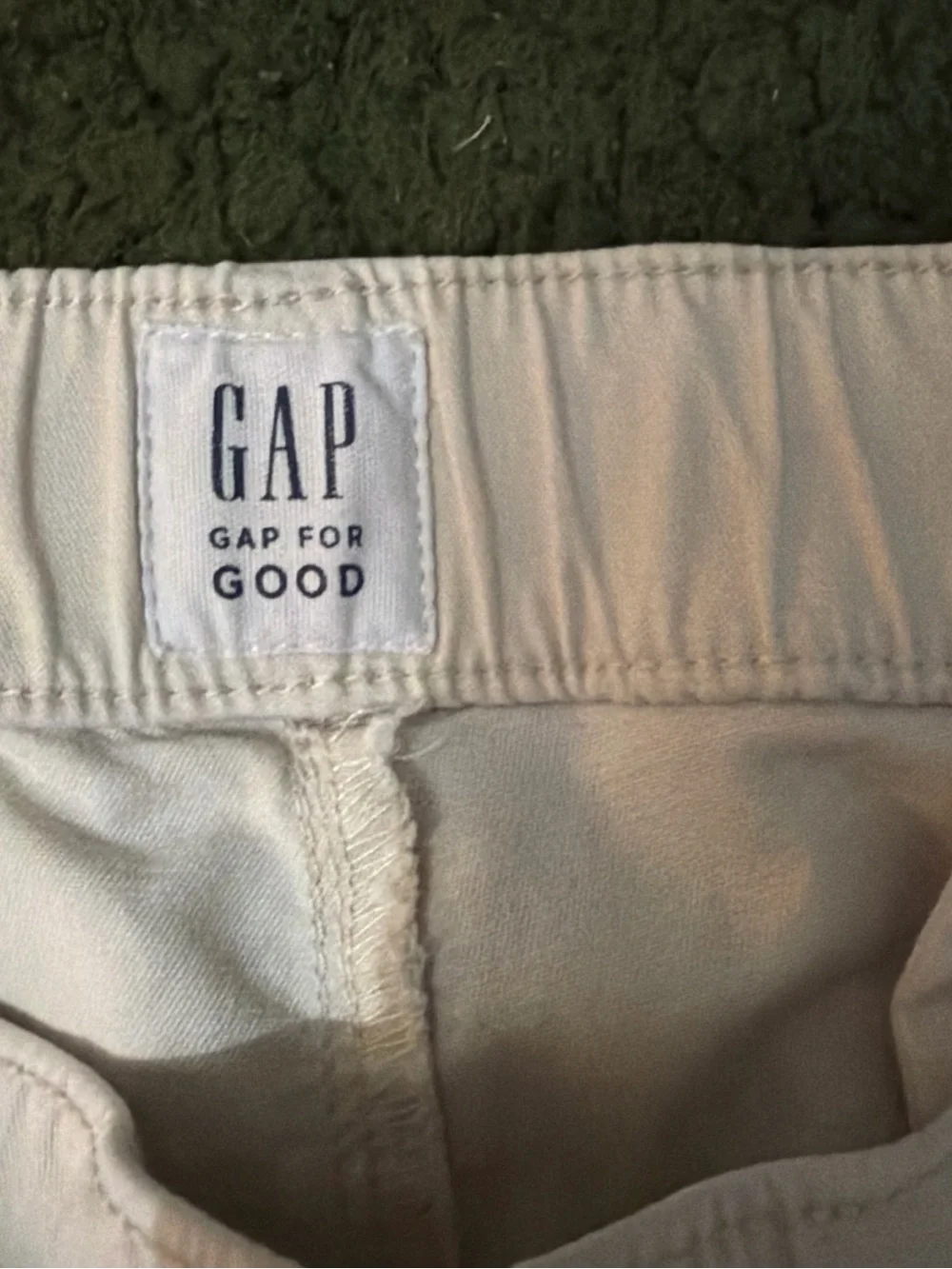 GAP Men's GapFlex Joggers in Light Gray
